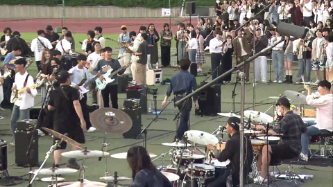 Charming Jo performs live with a 1000 people band!