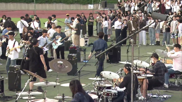 Charming Jo performs live with a 1000 people band!