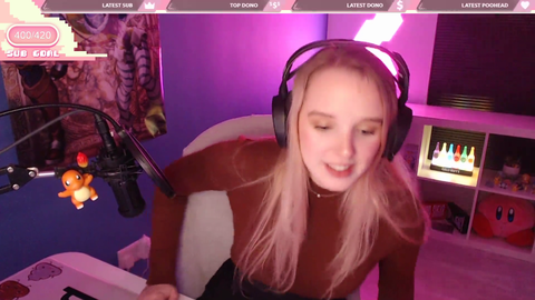 Streamer satisfyingly cracks back on stream