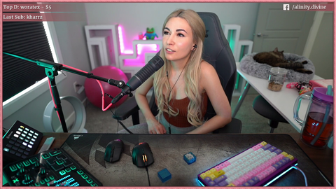 Alinity realizes she's an E-girl for the 1st time
