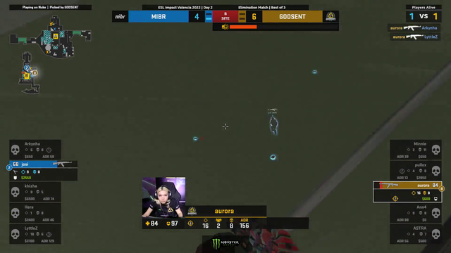 CSGO pro shooting at the wrong guy.