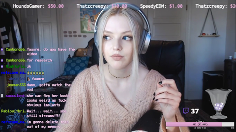 fauxre gives her opinion about why amouranth makes things hard for other girl streamers