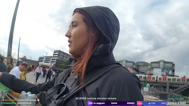 Friendly man helps one handed streamer