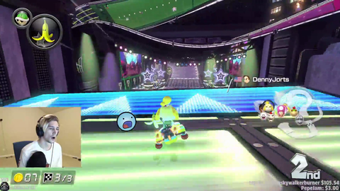 xQc hits shot of lifetime to clutch 1st place in Mario Kart