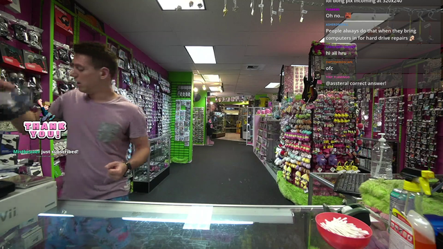 Game Store Customer Trades In Nintendo DSi with Noods Of Himself On The Camera And Forgets About Them