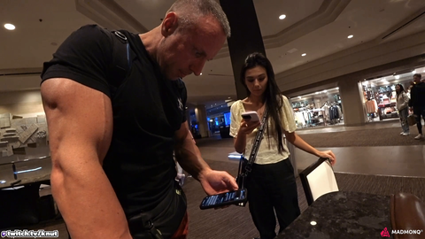 Knut caught wild Alinity at blizzcon