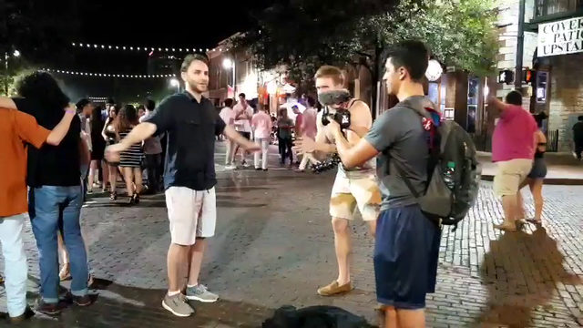 Reckful takes a one armed push up challenge