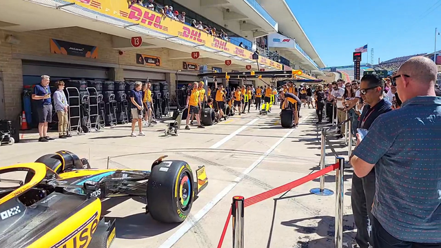jakenbakeLIVE - Up close F1 pit action