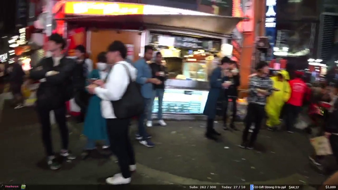 Robcdee saves a couple from being groped
