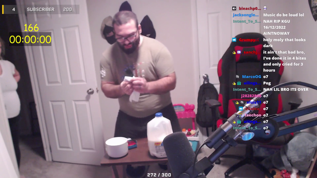 Streamer dose subathon goal (hot chip challenge) to raise money for his family's morgage