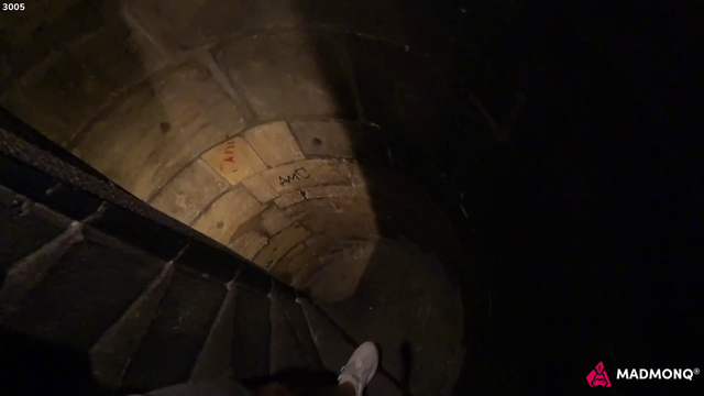 What do you do when you try to get up a tight stair and meet knut ?