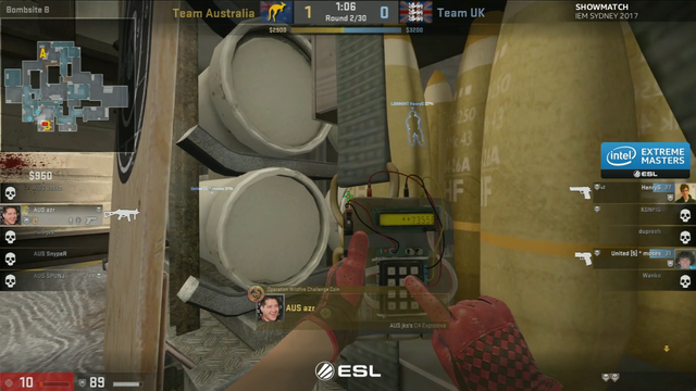 AU crowd flips off HenryG for winning a round