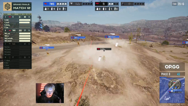 No bullets left in 1v4, going for the pan kill in Grand finals of the PUBG Global Championship 😂