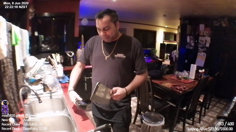 Struggling streamer tries to help viewer buy food