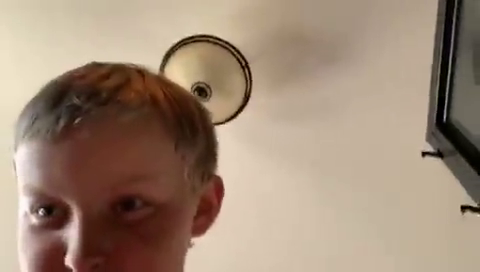 Kid charges his phone to 100% in 2 seconds