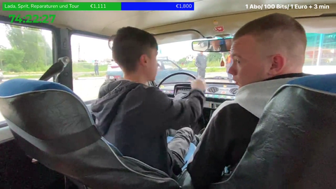 Buying a Lada in Russia - Russian/German Twitch stream Steering wheel detaches