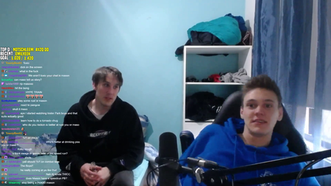 2 Australians fight off giant spider