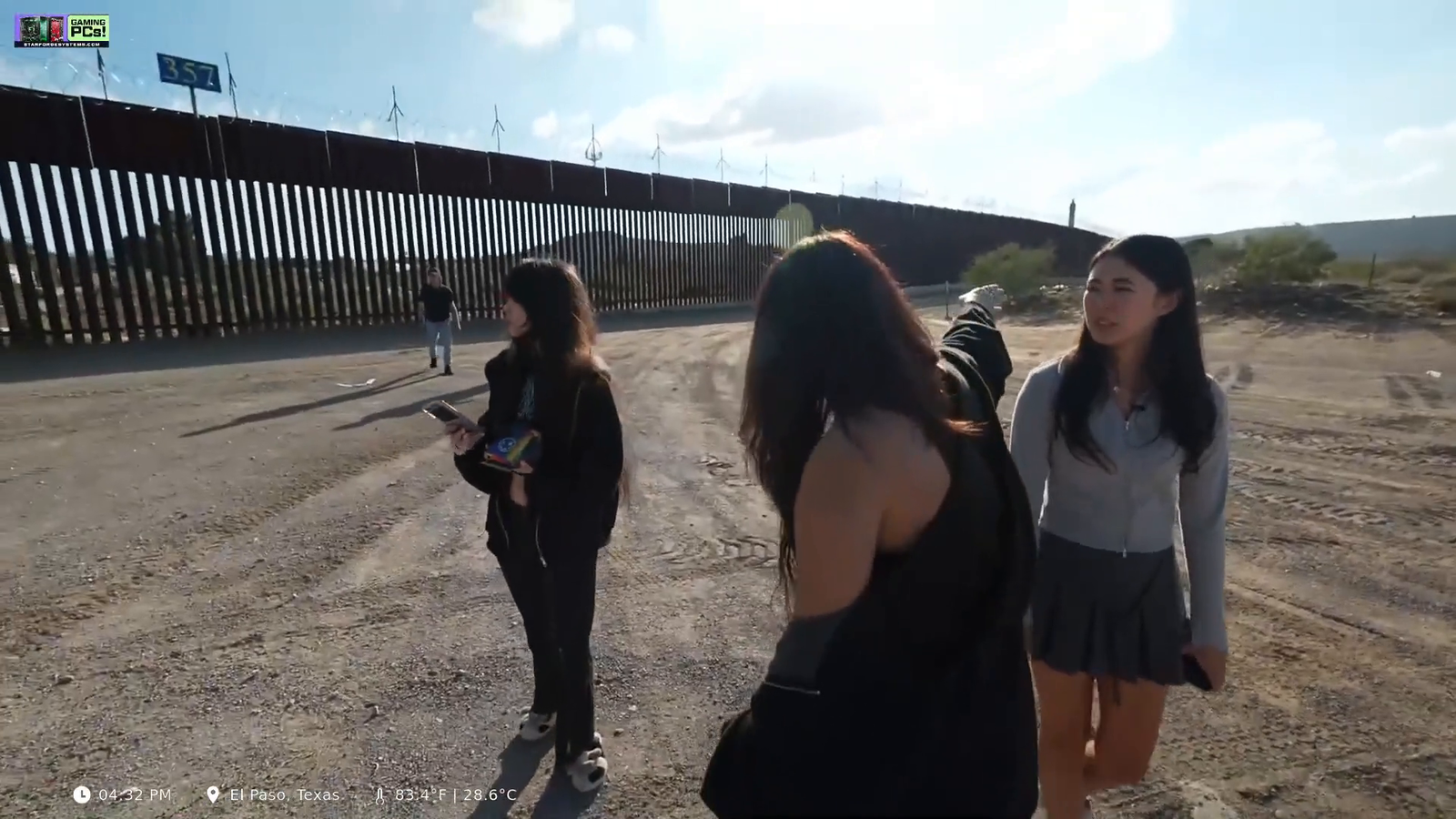 Up close look at the US-Mexican Border Wall: Cinna, ExtraEmily, Emiru & Bonnie