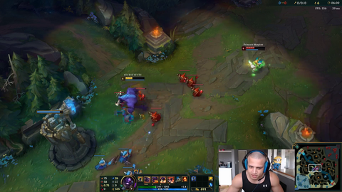 Mr Mouton destroys T1 on his own stream
