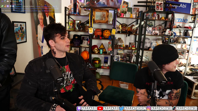 Man walks in on his brother getting double teamed by emo's