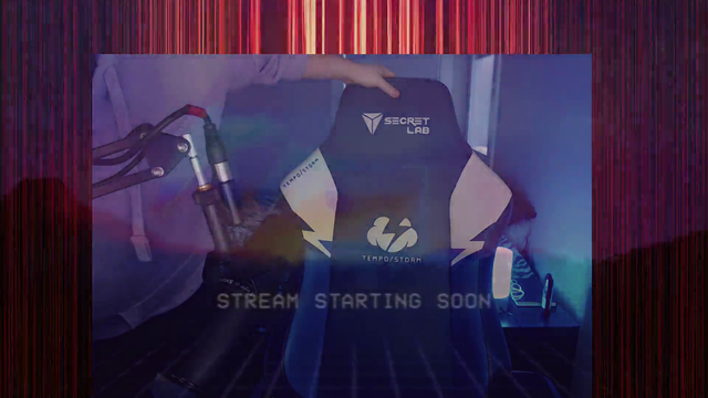 Long distance gf surprises bf on stream