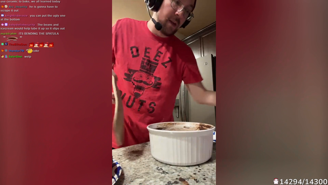 Streamer's cake doesn't quite come out according to plan