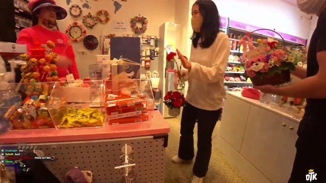 HachuMart attracts crowd of customers with innovative marketing strategy