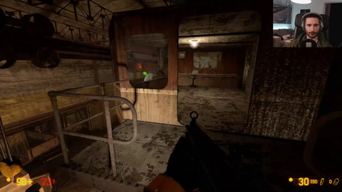 Homer Simpson plays Half-Life