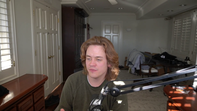Reynad politely answers a viewer’s question