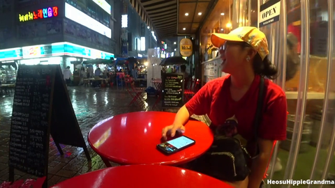 Streamer says she hasn't got any White Knights...but was proven wrong under 10 seconds