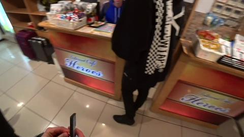 Jake flexes Chinese in Japan to an unexpecting cashier