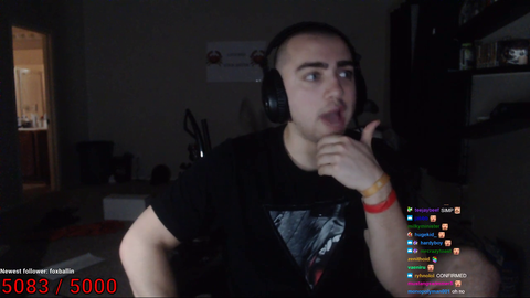 Why Mizkif won't let chat make a Mother's Day card... LULW