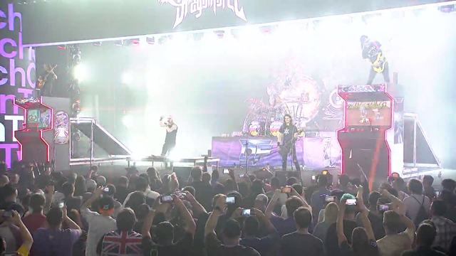 DRAGONFORCE preforms Through the Fire and Flames Live @TwitchCon