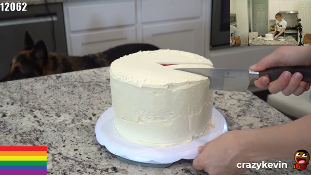 Nick and Malena make the perfect LG community cake