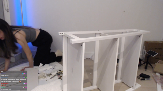 Streamer Runs for Cover