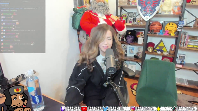 Italian Santa scares Pokimane on Hasan's Stream