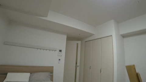 Jake lets chat jump on his bed