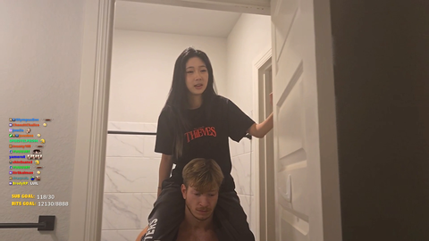 Top Streamers close a door