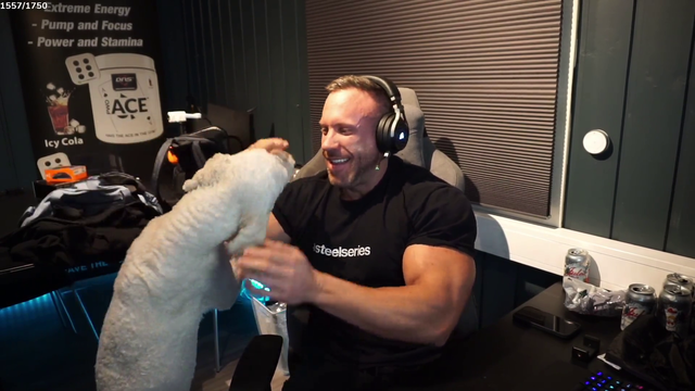 Knut's number one fan is a dog pepeLaugh