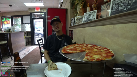 Streamer starts a clap for tasty NY pizza