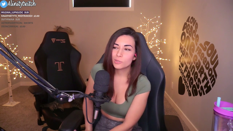 Alinity Claims Her Social Manager Takes Photos of Harassers [Nudes, selfies, etc]