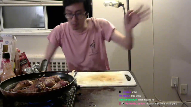 Popular Korean Chef demonstrates the best way to clean a chopping board