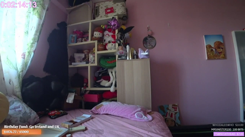 Kiaraakitty forgets to mute mic when she takes a huge dump