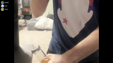 sodapoppin tries to open bottle without bottle opener