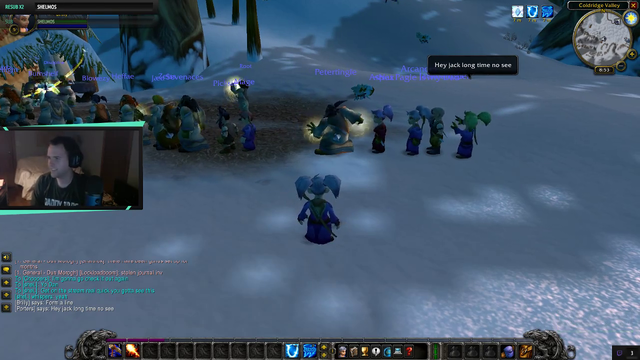 WoW Classic players forming an orderly line to get Quest Items