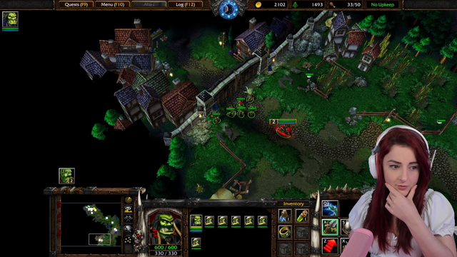 Anniefuchsia clicks a sheep in Warcraft 3
