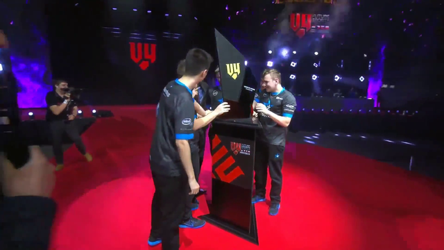 300K€ Tournament Trophy Breaks.