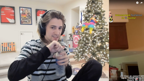 xQc Attempts to Drink Water Fast