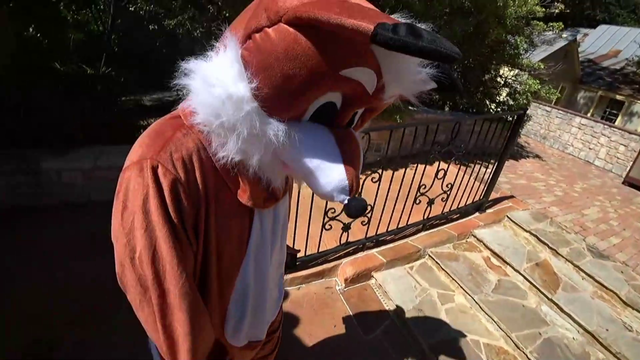 Erobb meets his first stream sniper at the Furrycon