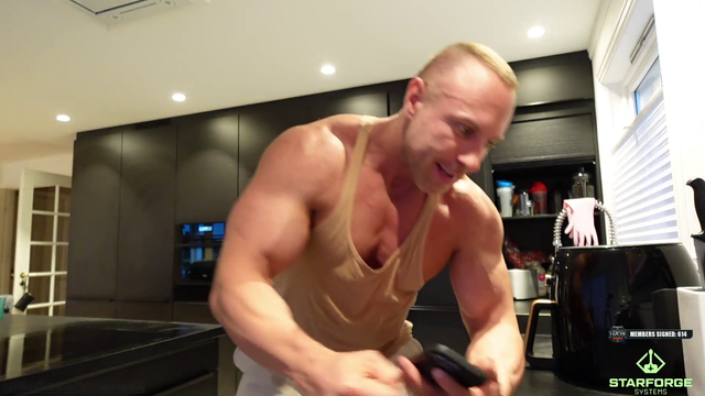 Knut finds out if his USA VISA is approved